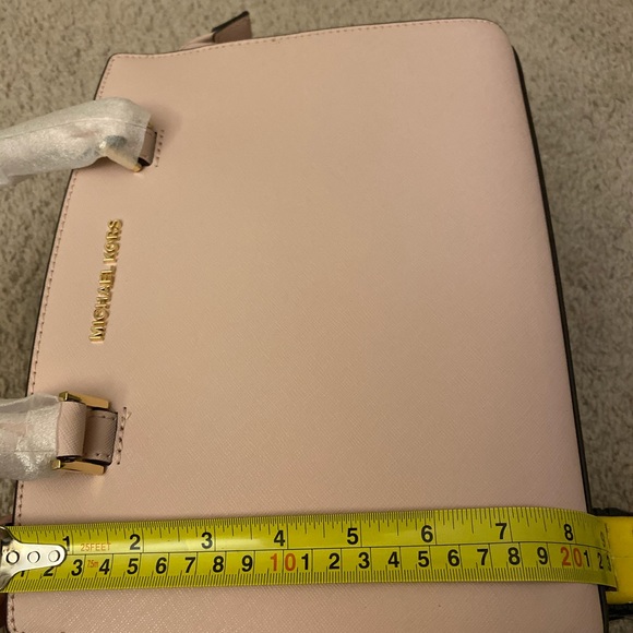 selling my mk bag - Picture 4 of 6